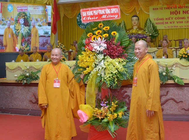 Lẵng hoa chúc mừng của Ban Hoằng pháp Trung ương