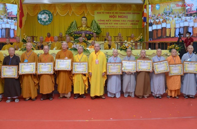 Ban Từ thiện - Xã hội Trung ương cũng đã trao Bằng Tuyên dương công đức đến 63 tập thể đã hoàn thành xuất sắc công tác từ thiện xã hội nhiệm kỳ 2017-2022