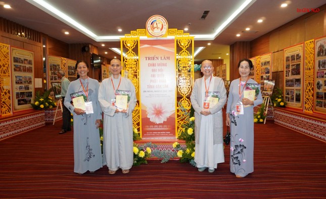 Chư tôn đức Ni và Phật tử