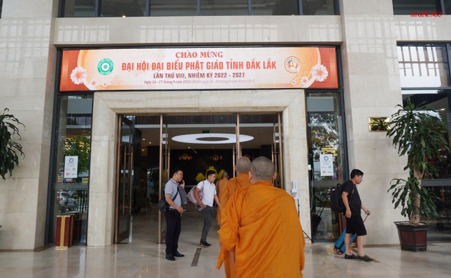 Băng-rôn chào mừng trước khách sạn Mường Thanh