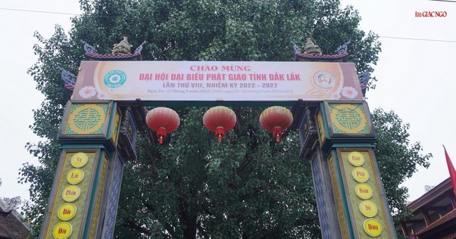 Băng-rôn chào mừng chùa Sắc Tứ Khải Đoan đường Phan Bội Châu