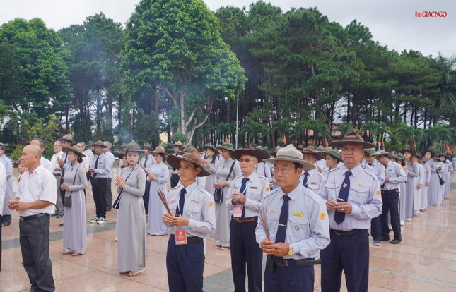 Gia đình Phật tử tỉnh Đắk Lắk dâng hương tưởng niệm