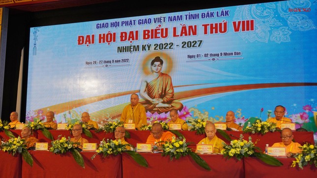 Hòa thượng Thích Thiện Pháp lấy ý kiến đại biểu