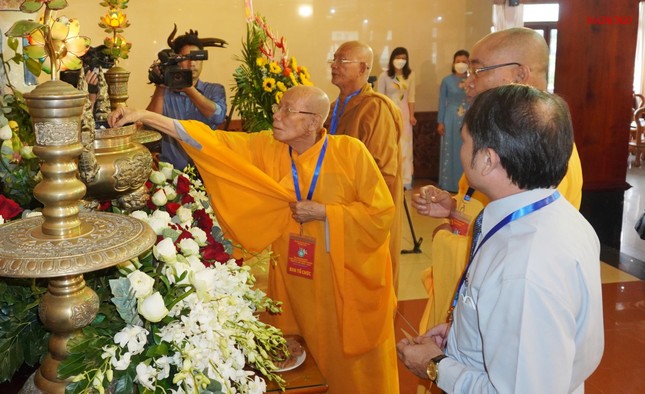 Dâng trầm Dâng trầm