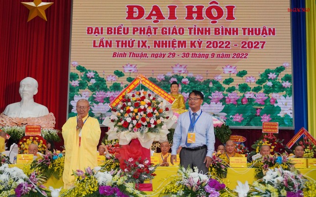 Lẵng hoa chúc mừng của Ban Dân vận Tỉnh Ủy tỉnh Bình Thuận