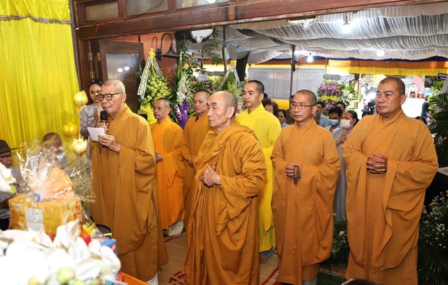 Hòa thượng Thích Châu Quang, cùng chư tôn đức viếng tang, phân ưu cùng môn gia hiếu quyến Hòa thượng Thích Châu Quang, cùng chư tôn đức viếng tang, phân ưu cùng môn gia hiếu quyến