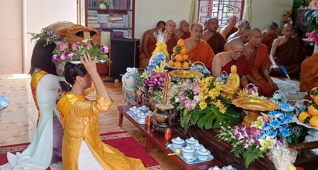 Tác bạch dâng y Kathina đến chư tôn đức Tác bạch dâng y Kathina đến chư tôn đức