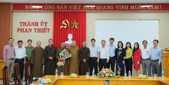 Thượng tọa Thích Thông Triêm, Phó Thường trực Ban Trị sự GHPGVN tỉnh, cùng chư tôn đức Thường trực Ban Trị sự GHPGVN tỉnh Bình Thuận đến thăm và cảm ơn đến lãnh đạo TP.Phan Thiết Thượng tọa Thích Thông Triêm, Phó Thường trực Ban Trị sự GHPGVN tỉnh, cùng chư tôn đức Thường trực Ban Trị sự GHPGVN tỉnh Bình Thuận đến thăm và cảm ơn đến lãnh đạo TP.Phan Thiết