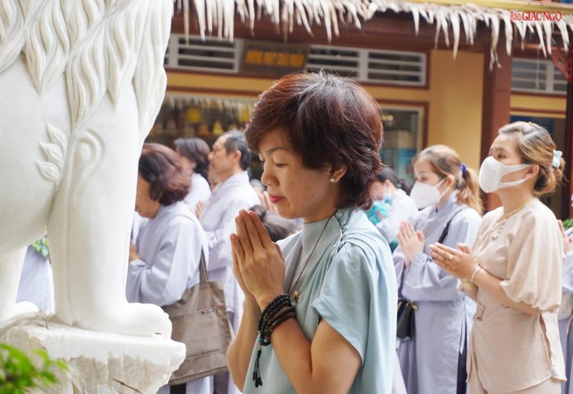 Đông đảo Phật tử về chùa tưởng niệm Hòa thượng ân sư Đông đảo Phật tử về chùa tưởng niệm Hòa thượng ân sư