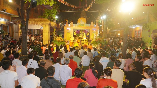 Hòa thượng Danh Lung với thời pháp thoại nói về lễ Ok-om-bok Hòa thượng Danh Lung với thời pháp thoại nói về lễ Ok-om-bok