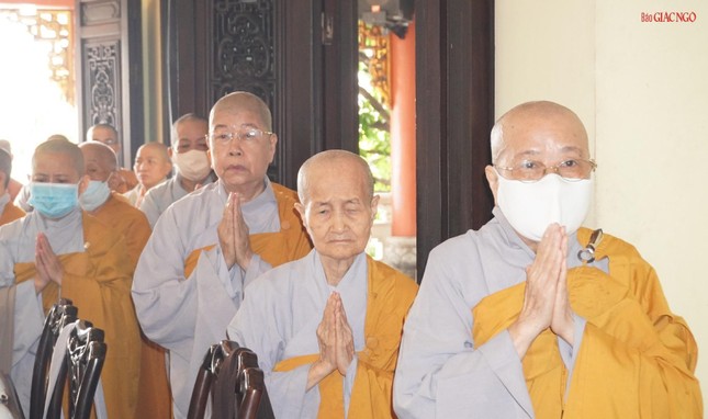 Chư Ni thành kính tưởng niệm