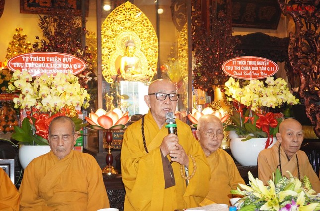 Hòa thượng Thích Như Tín thay mặt chư tôn đức chứng minh thọ nhận cúng dường trai Tăng và sách tấn đến hàng đệ tử tiếp nối hạnh nguyện của chư tổ &quot;Phụng sự chúng sanh là thiết thực cúng dường chư Phật&quot;