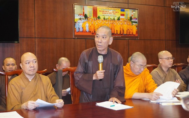 Thượng tọa Thích Giác Trí phát biểu đóng góp cho chương trình phương hướng Phật sự năm 2023