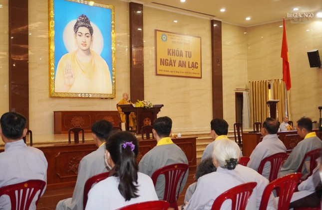 Thượng tọa Thích Nguyên Hạnh thuyết giảng pháp với chủ đề Ý nghĩa ngày khánh đản Đức Phật A Di Đà Thượng tọa Thích Nguyên Hạnh thuyết giảng pháp với chủ đề Ý nghĩa ngày khánh đản Đức Phật A Di Đà