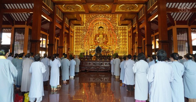 Khóa lễ tại chánh điện Khóa lễ tại chánh điện