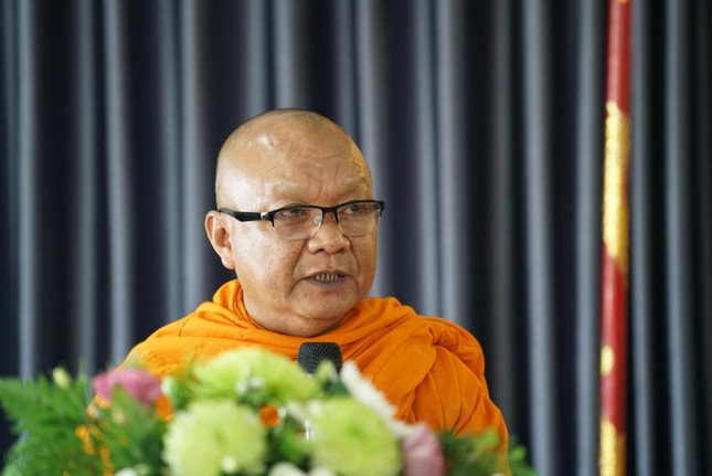 Thượng tọa Lý Hùng, Trưởng ban Trị sự GHPGVN quận Ninh Kiều phát biểu khai mạc Thượng tọa Lý Hùng, Trưởng ban Trị sự GHPGVN quận Ninh Kiều phát biểu khai mạc