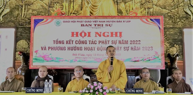 Thượng tọa Thích Chiếu Ý phát biểu tại hội nghị Thượng tọa Thích Chiếu Ý phát biểu tại hội nghị