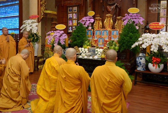Khóa lễ cúng ngọ và cung tiến Giác linh