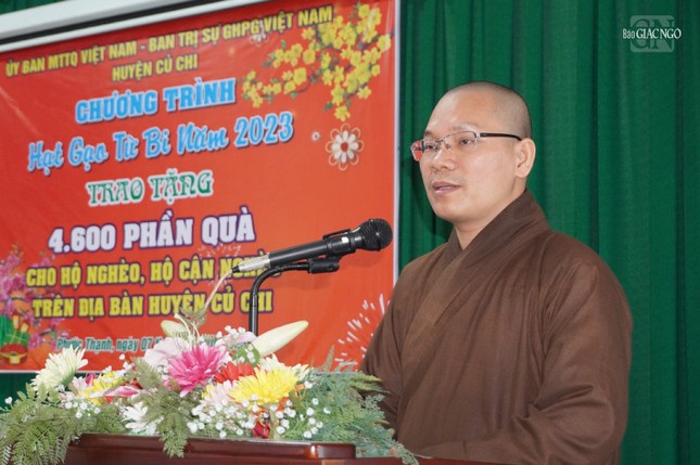 Đại đức Thích Thiện Tâm đại diện Phật giáo huyện Củ Chi phát biểu chúc năm mới an lành đến bà con