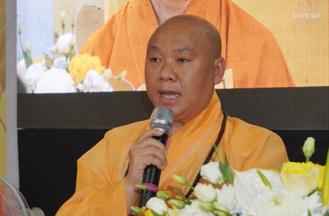 Thượng tọa Thích Minh Bảo phát biều khai mạc