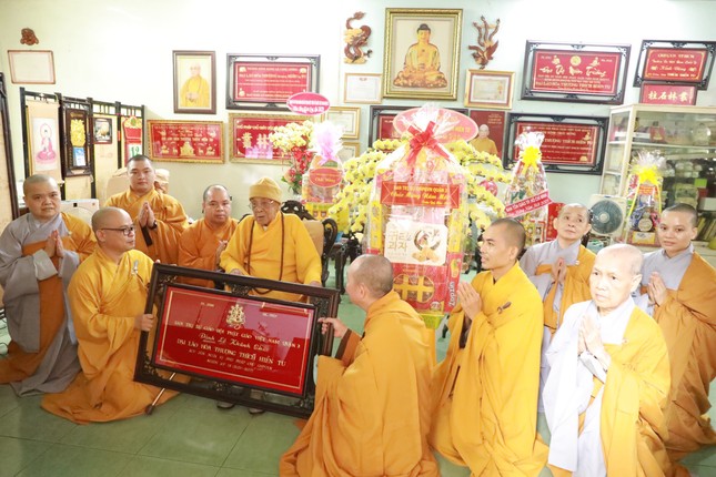 Khánh tuế Trưởng lão Hòa thượng Thích Hiển Tu tại chùa Xá Lợi - Ảnh: Phật giáo Q.3 Khánh tuế Trưởng lão Hòa thượng Thích Hiển Tu tại chùa Xá Lợi - Ảnh: Phật giáo Q.3