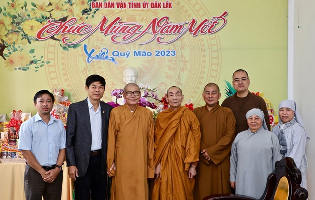 Thăm tặng quà chúc Tết tại Ban Dân vận Tỉnh ủy Thăm tặng quà chúc Tết tại Ban Dân vận Tỉnh ủy