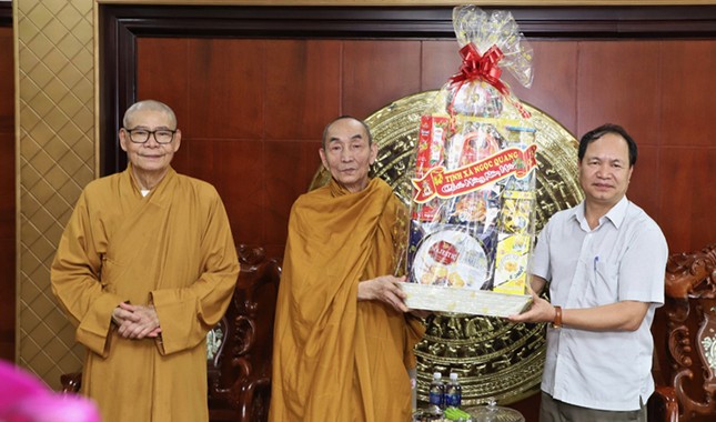 Thăm và chúc mừng Ủy ban Nhân dân TP.Buôn Ma Thuột Thăm và chúc mừng Ủy ban Nhân dân TP.Buôn Ma Thuột