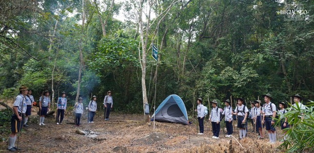 Lễ chào Sen trắng ở trại Vượt bậc - Ảnh: N.Danh