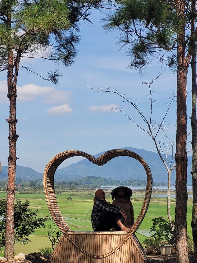 Một mô hình trái tim tại chùa Quảng Trạch