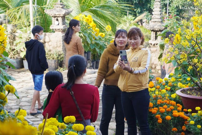 Lưu niệm ngày đầu năm mới tại chùa