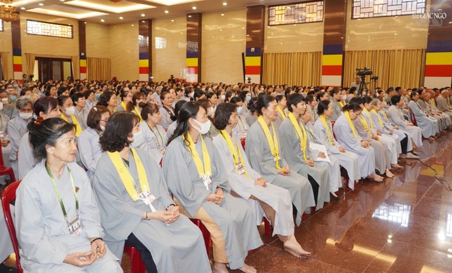 Phật tử trang nghiêm tham dự lễ Phật tử trang nghiêm tham dự lễ