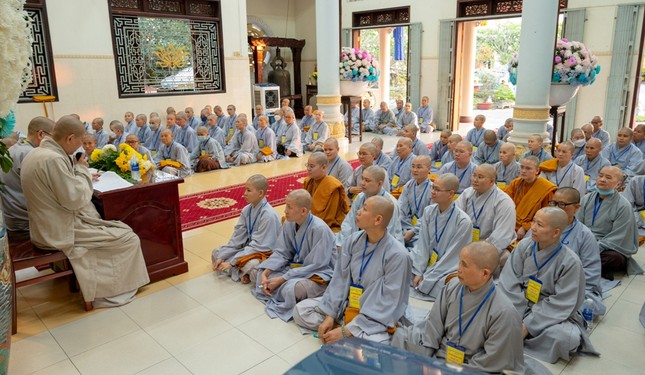 Giới tử Ni tham gia kỳ khảo hạch tại giới đàn chùa Hội Đức Giới tử Ni tham gia kỳ khảo hạch tại giới đàn chùa Hội Đức