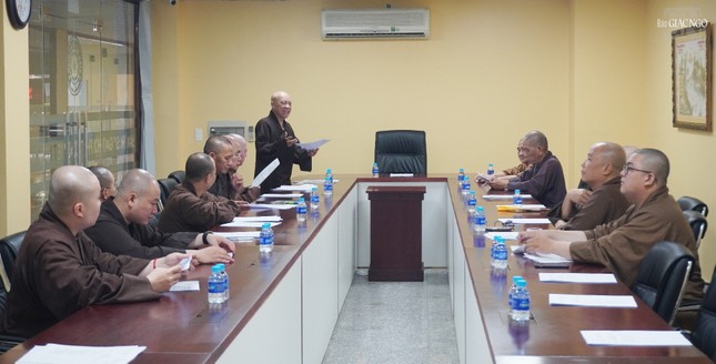 Hòa thượng Thích Nhựt Hỷ đúc kết và kết thúc buổi họp Hòa thượng Thích Nhựt Hỷ đúc kết và kết thúc buổi họp