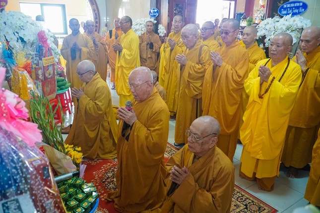 Chư tôn đức giáo phẩm thành kính tưởng niệm - Ảnh: Bửu Lợi Chư tôn đức giáo phẩm thành kính tưởng niệm - Ảnh: Bửu Lợi