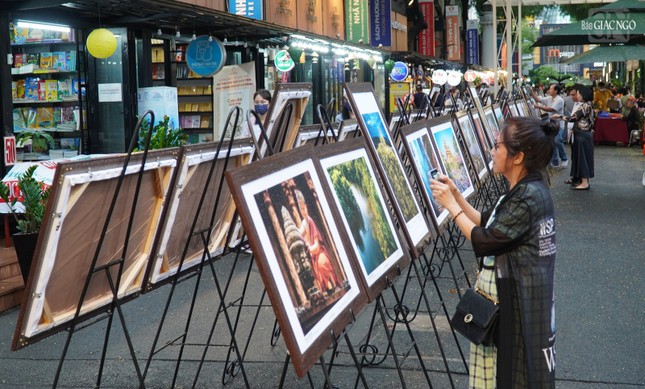 Triển lãm ảnh &quot;Phật giáo với hòa bình&quot; sẽ kéo dài đến ngày 28-5-2023 tại Đường sách Nguyễn Văn Bình, TP.HCM