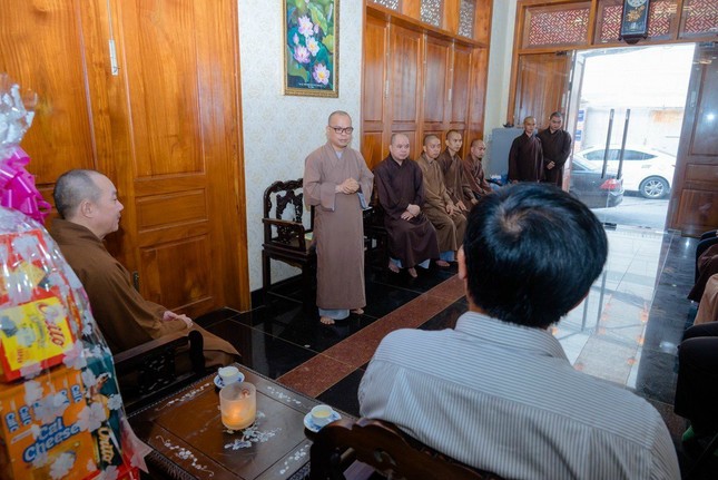 Đại đức Thích Thiện Châu cảm ơn đoàn và thông tin một số Phật sự của Phật giáo quận