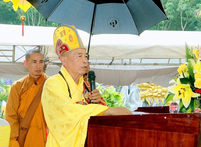 Hòa thượng Thích Thiện Duyên cung tuyên Thông điệp Đại lễ Phật đản