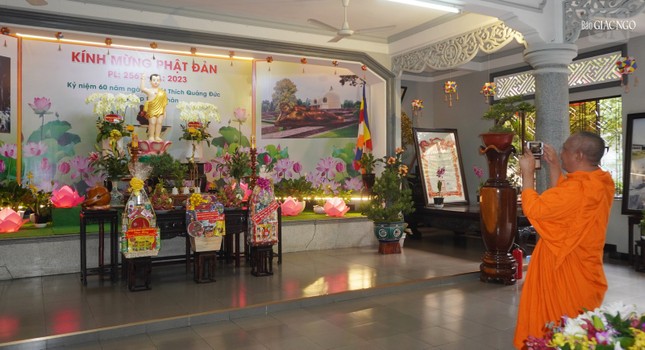 Hòa thượng Danh Lung cùng chư tôn đức tại lễ đài Phật giáo Q.Gò Vấp- chùa Huỳnh Kim