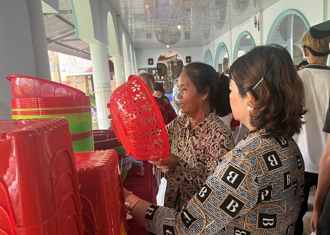 Bà con đi chợ 0 đồng chùa Phước An tổ chức Bà con đi chợ 0 đồng chùa Phước An tổ chức