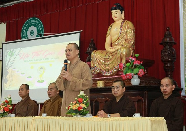 Đại đức Thích Hải Nguyện thay mặt chư tôn đức phát biểu chứng minh Đại đức Thích Hải Nguyện thay mặt chư tôn đức phát biểu chứng minh