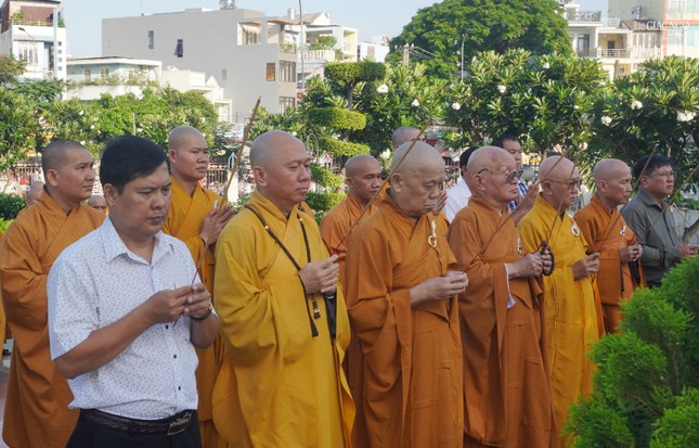 Chư tôn giáo phẩm tưởng niệm tại Đài Liệt sĩ quận Gò Vấp Chư tôn giáo phẩm tưởng niệm tại Đài Liệt sĩ quận Gò Vấp