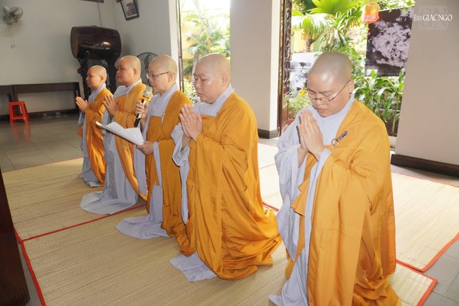 Chư Ni cầu giáo giới Chư Ni cầu giáo giới