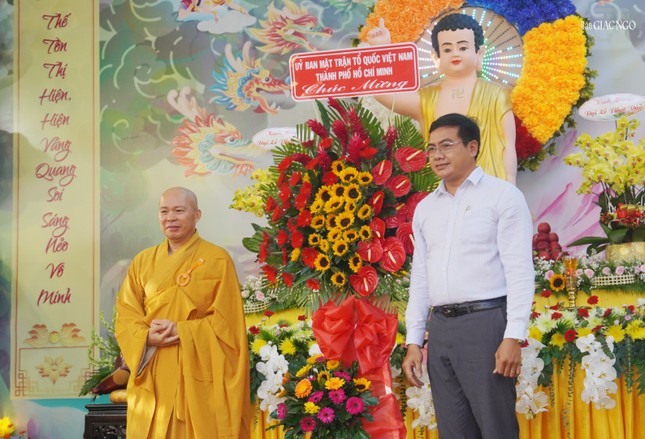 Lẵng hoa chúc mừng của Ủy ban MTTQVN TP.HCM