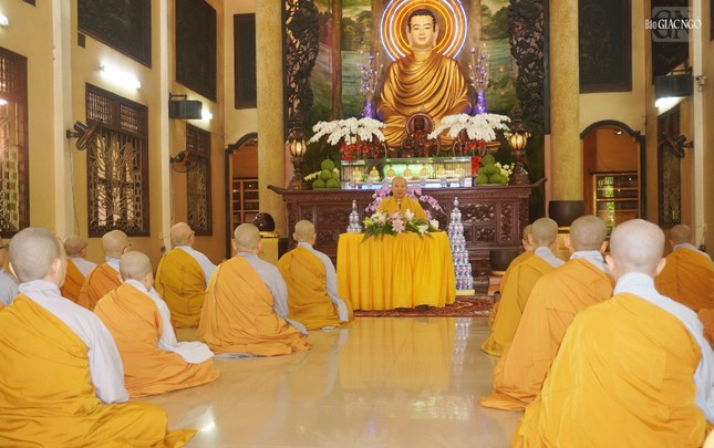 Thượng tọa Thích Trí Thường, Trưởng ban Trị sự GHPGVN Q.12 sách tấn đến hành giả Ni tại trường hạ chùa Vĩnh Phước Thượng tọa Thích Trí Thường, Trưởng ban Trị sự GHPGVN Q.12 sách tấn đến hành giả Ni tại trường hạ chùa Vĩnh Phước