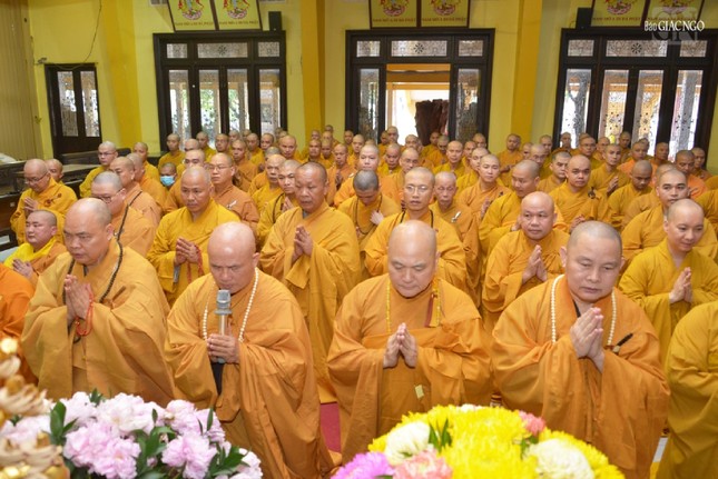 Thượng tọa Thích Giác Dũng đại diện chư Tăng tổ đình Vĩnh Nghiêm tác bạch