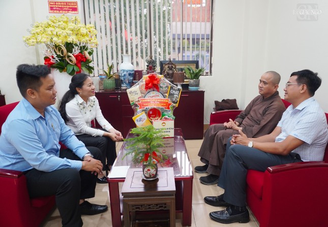 Thượng tọa Thích Tâm Hải, Tổng Biên tập Báo Giác Ngộ tiếp thân mật đoàn Ủy ban MTTQVN TP.HCM Thượng tọa Thích Tâm Hải, Tổng Biên tập Báo Giác Ngộ tiếp thân mật đoàn Ủy ban MTTQVN TP.HCM