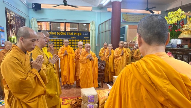 Cúng dường trường hạ tịnh xá Ngọc Phương Cúng dường trường hạ tịnh xá Ngọc Phương