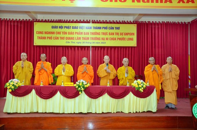 Đoàn Ban Thường trực Ban Trị sự GHPGVN TP.Cần Thơ thăm trường hạ Ni chùa Phước Long