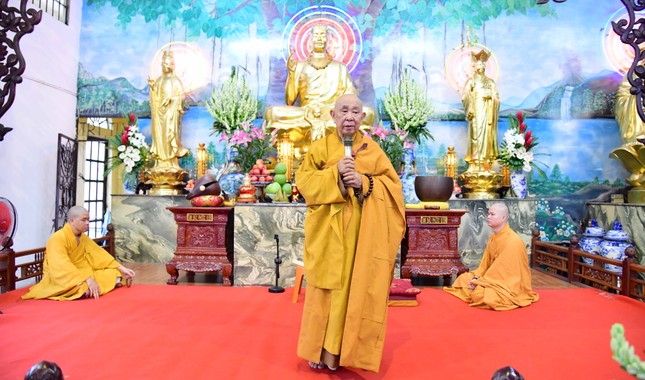 Trưởng lão Hòa thượng Thích Như Tín ban lời huấn từ