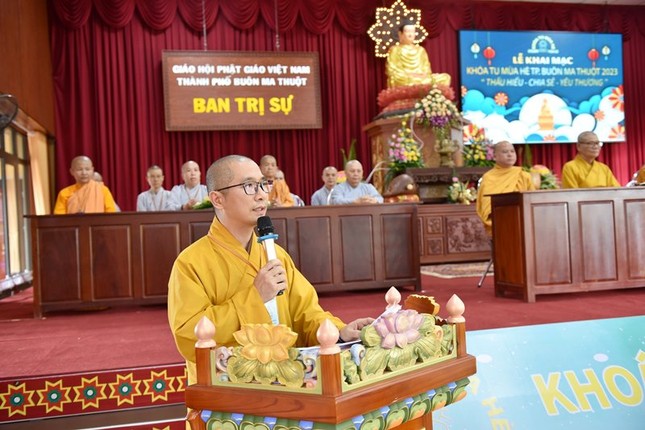 Đại đức Thích Nguyên Huấn, Trưởng ban Trị sự GHPGVN TP.Buôn Ma Thuột phát biểu khai mạc Đại đức Thích Nguyên Huấn, Trưởng ban Trị sự GHPGVN TP.Buôn Ma Thuột phát biểu khai mạc